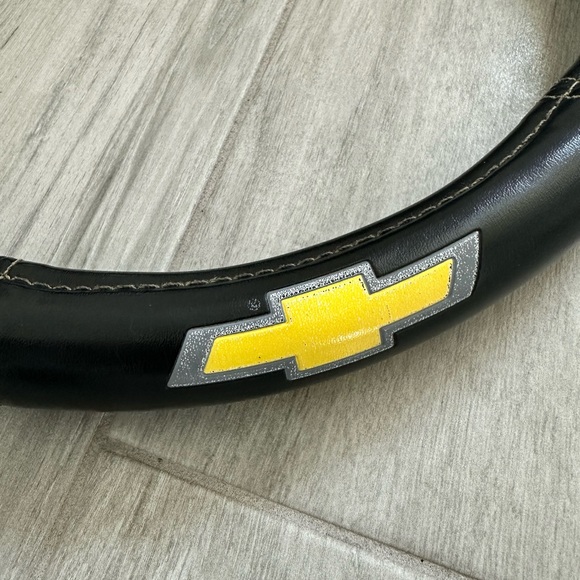 Chevrolet Premium Speed Grip SUV Truck VAN Steering Wheel Cover - Picture 4 of 8